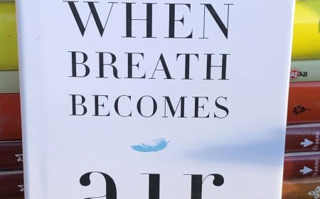 ঝাপসা চোখে পড়ে শেষ করা বইয়ের নাম ‘হোয়েন ব্রিথ বিকামস এয়ার’ । আতিকুর রহমান শুভ